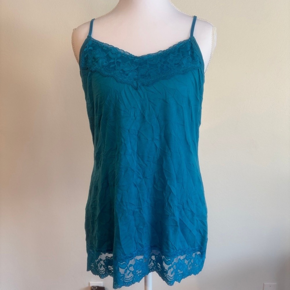 Maurices Y2K Crinkle Lace Trim Cami Top Med‎ Teal Blue Casual Preppy Layers 90s